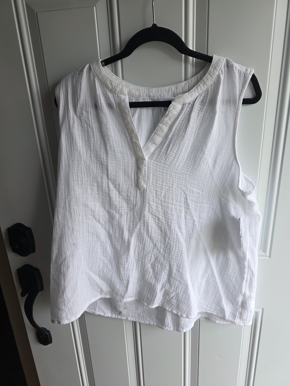 Time and Tru White Cotton Gauze V-Neck Sleeveless Top